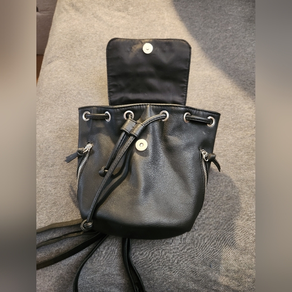 Massimo Elegant Black Backpack - Picture 2 of 5